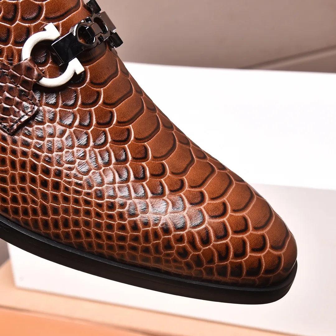 Men's shoes 💰540📛📛(water-dyed cowhide) Salvatore Ferragamo high-end (Salvatore Ferragamo) is the world's top luxury footwear brand. It comes from the fashion kingdom of Italy and is famous all over the world for its traditional handmade design and novel styles...🚶🏻🚶🏻New suit shoes are available simultaneously at the counter. This model is purely handmade. The fabric is imported from Italy's original first-layer cowhide. Soft water-dyed cowhide lining. Original authentic outsole🌀🌀Size: 38➖45